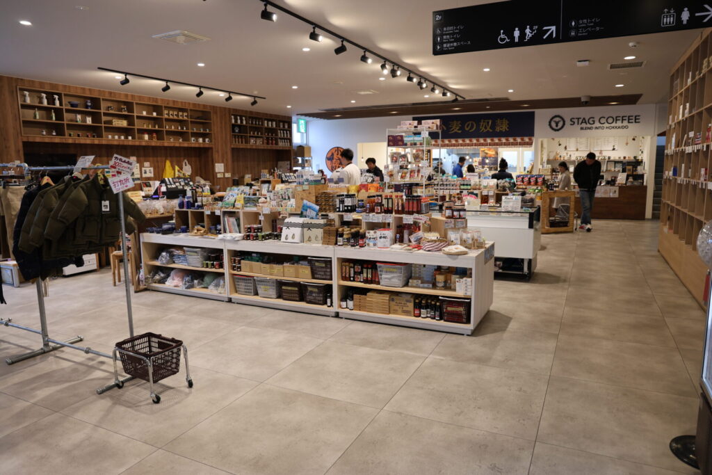 お土産コーナー「可不可」での特産品販売