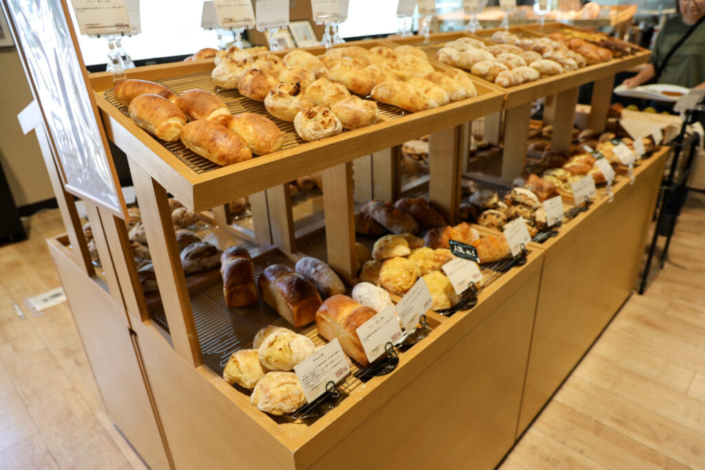 パンの陳列棚